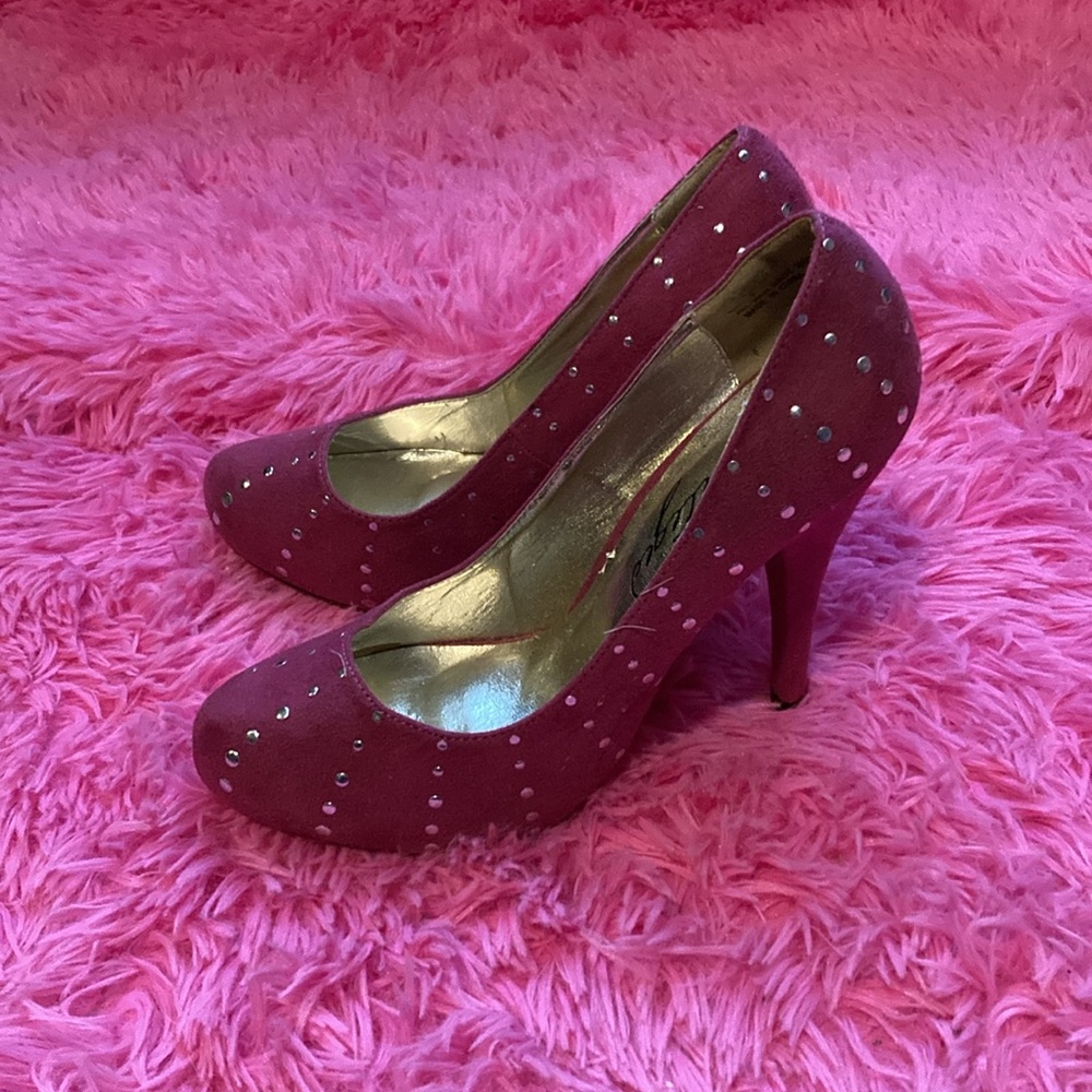 Faux suede studded petal pink studded cushioned 4” heel pumps size 8 - Picture 3 of 10
